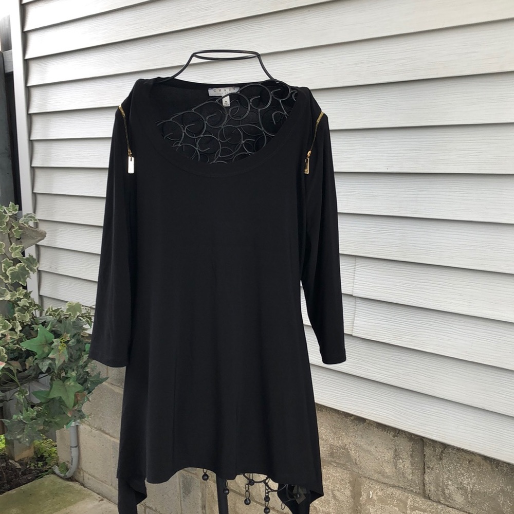 Black gold shoulder zippered top